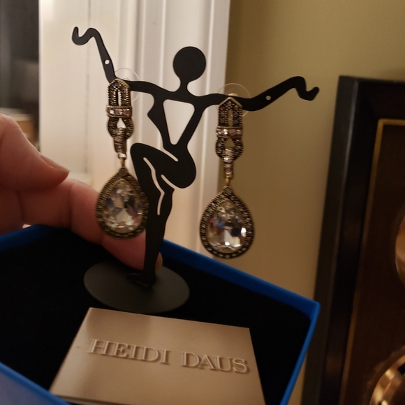 🛍Heidi Daus  Stunning Earrings - Picture 6 of 13
